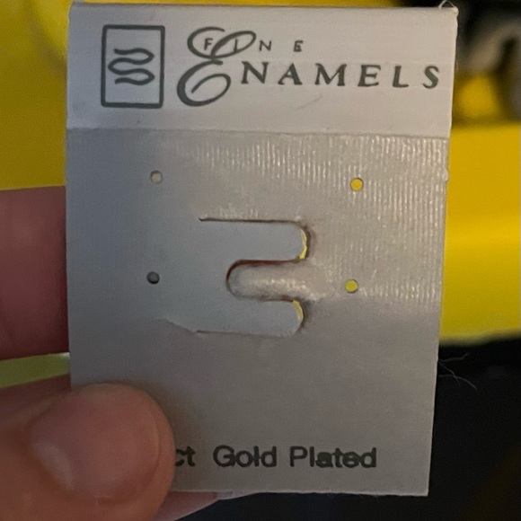 VINTAGE GOLD PLATED ENAMEL FLOWERS FLORAL CUT WORK PIN BROOCH by FINE ENAMELS - Picture 3 of 3